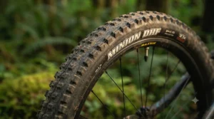 Hydraulic disc brakes on a kids mountain bike for reliable stopping.